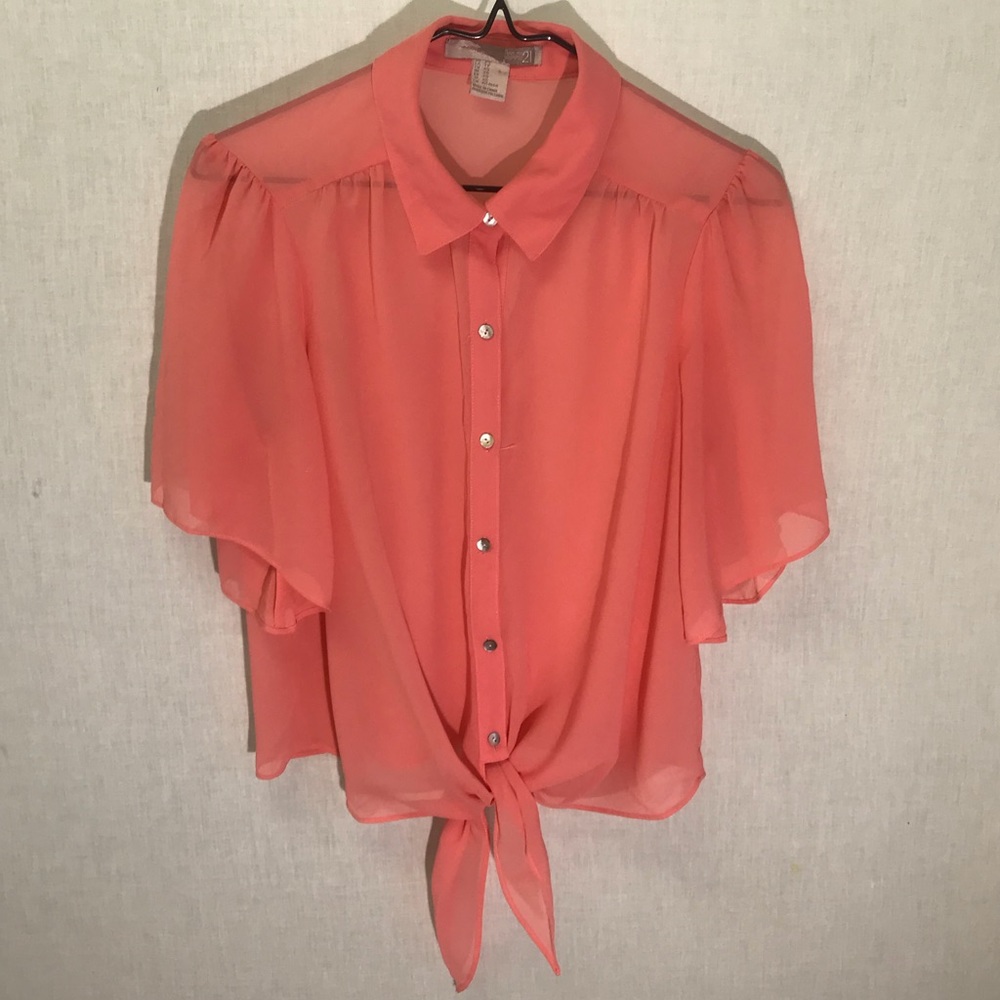 Super cute crop top with front tie